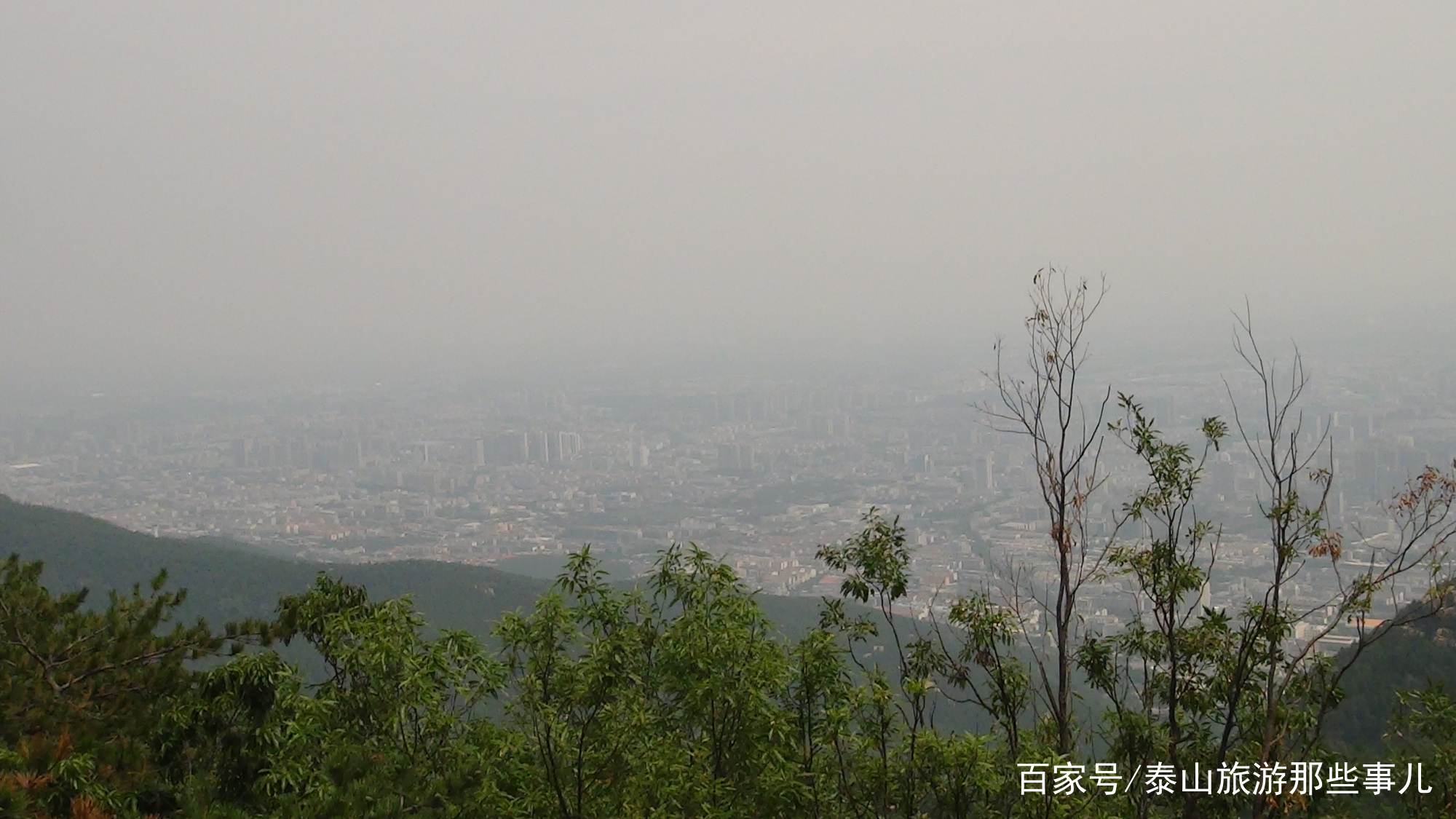 暑夏夜色下泰山红门登山口，光怪陆离，难道这就是你曾经的模样？_百科TA说