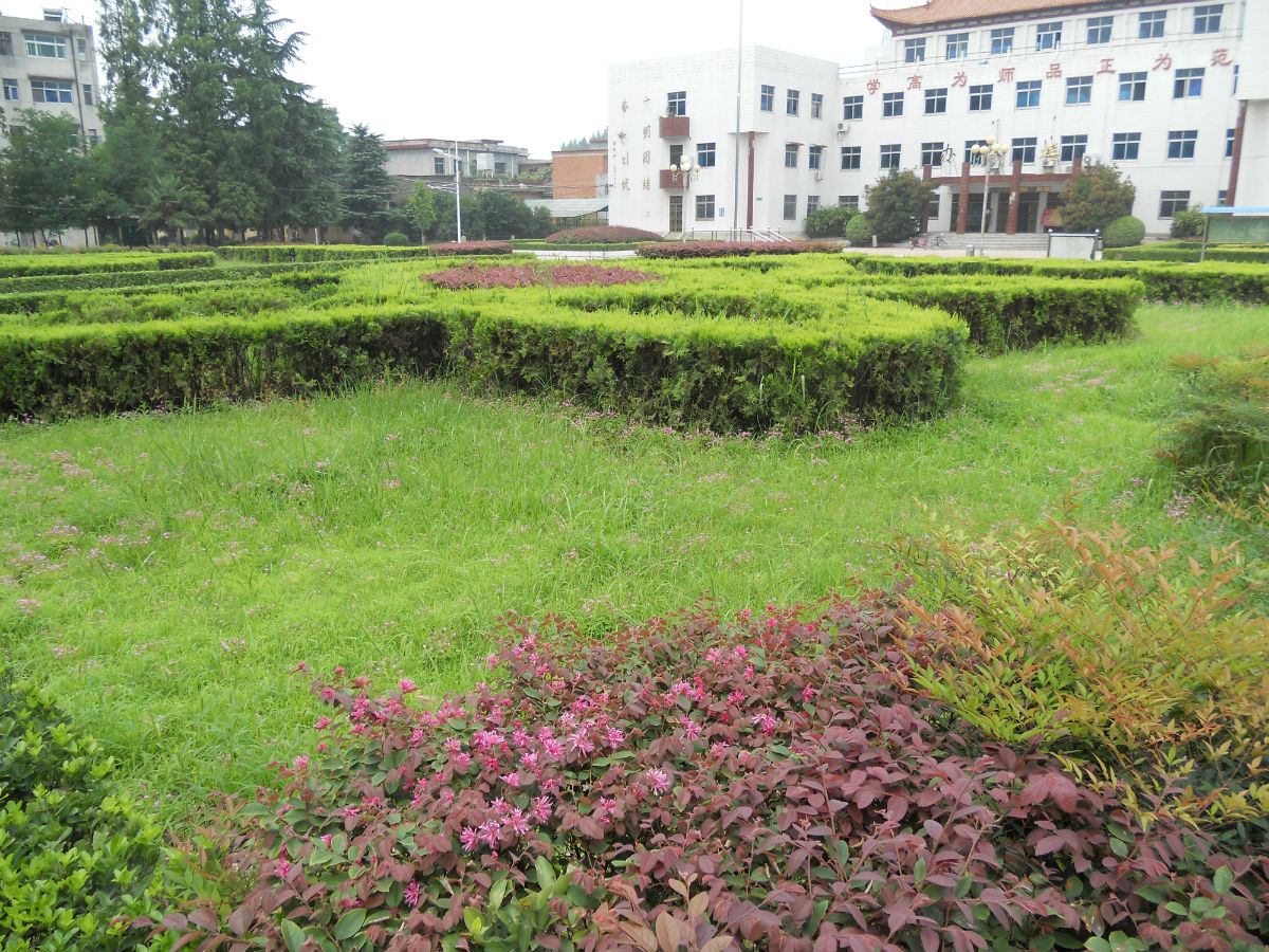  p>南召县第一高级中学(南召一高),位于南召县城李青街,占地面积11万