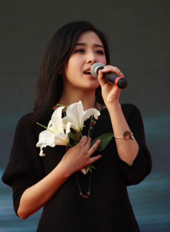  p>张含韵,1989年4月9日出生于四川省德阳市旌阳区,中国内地流行乐女