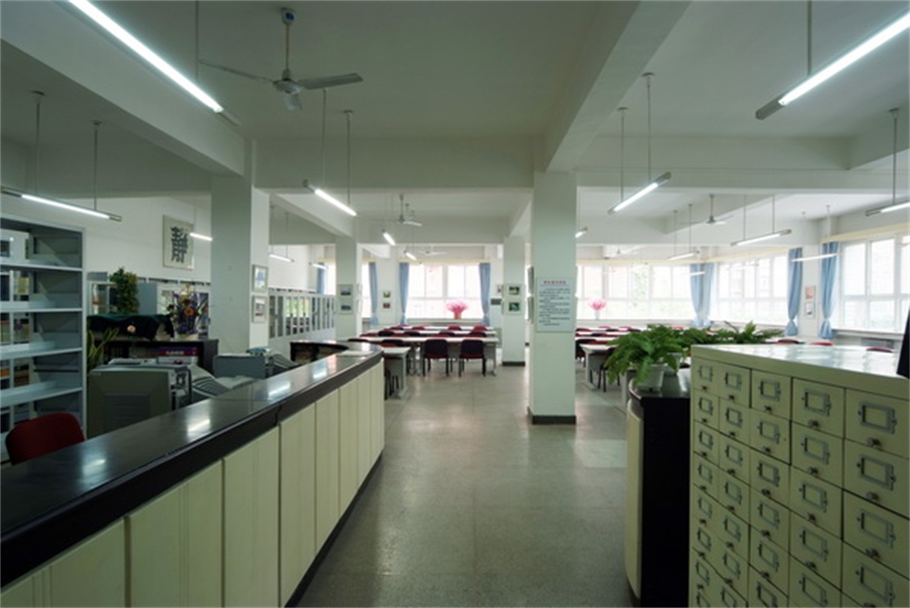 2 railway middle school),简称"北京铁二中",是一所由北京市西城区