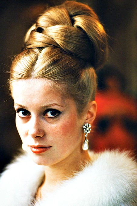  p>凯瑟琳·德纳芙(catherine deneuve),1943年10月22日出生于法国