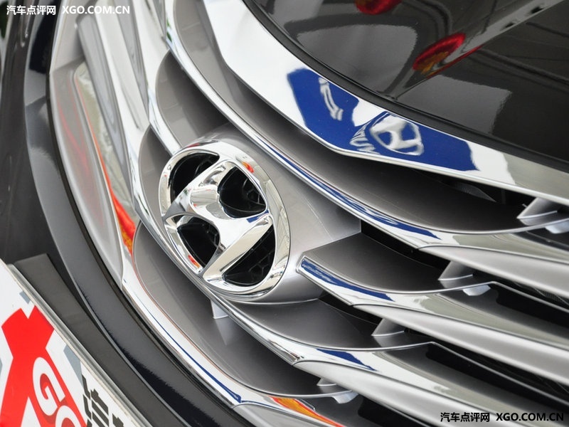  p>雅尊是韩国现代公司推出的前轮驱动模式高级轿车,从1986年开始生产