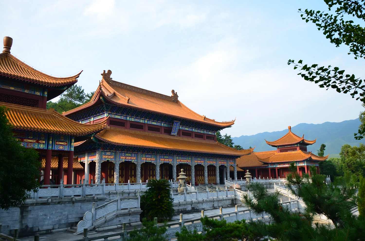  p>炎帝陵,位于湖南省株洲市 a target="_blank" href="/item/炎陵县