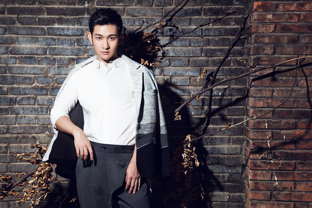 ,出生于山东省,中国内地影视男演员,毕业于中央戏剧