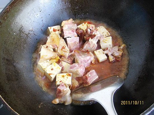 鸭腿炖豆腐