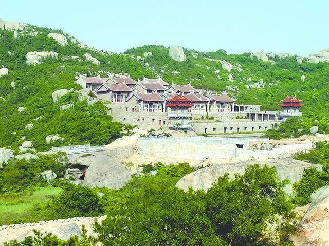  p>天花圣寺位于莆田市秀屿区埭头镇汀港村境内,雄踞于大蚶山二指峰