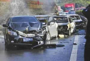 12.19沪蓉高速成南段多车追尾事故