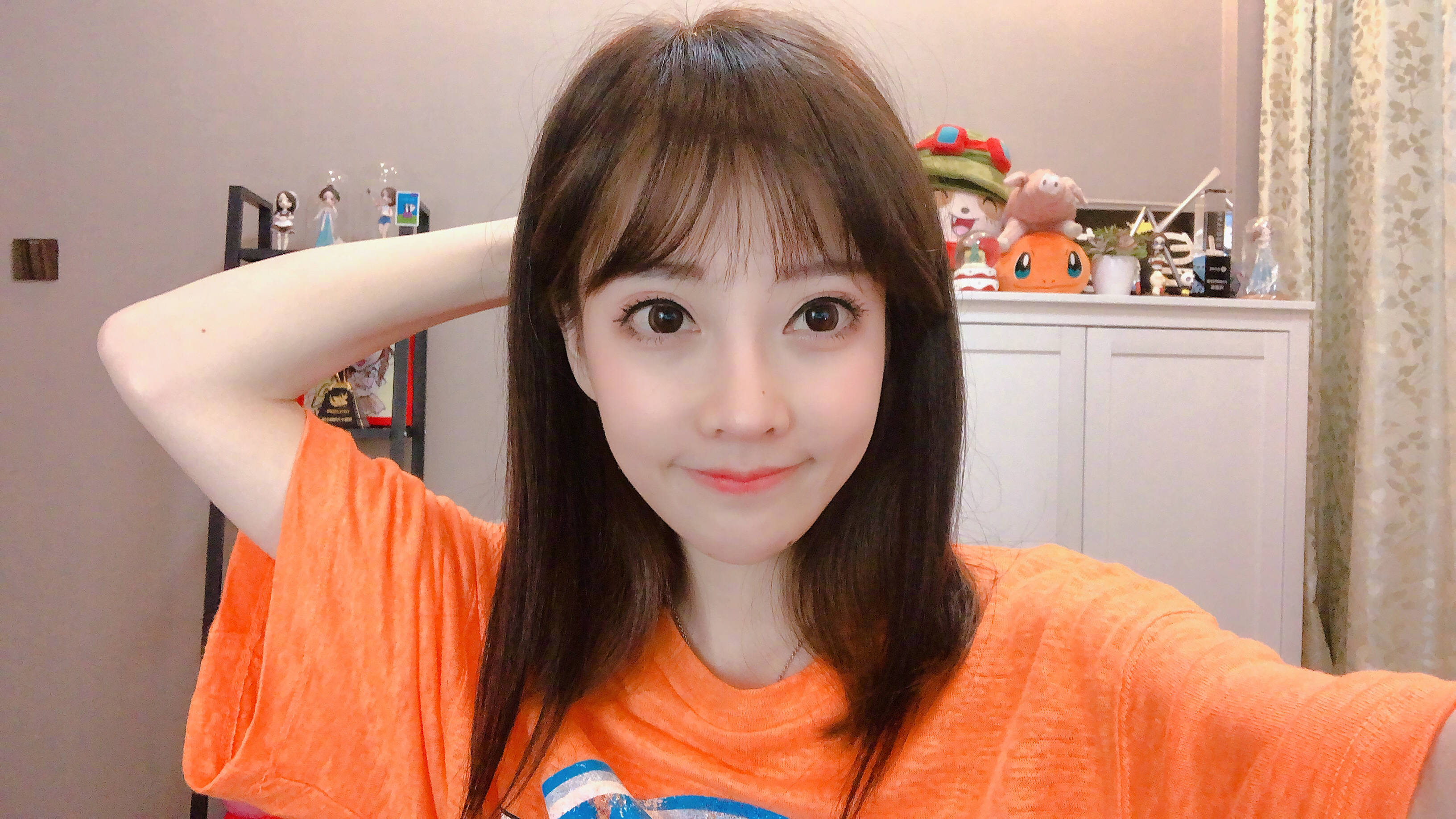  p>冯提莫,本名冯亚男,1991年12月19日出生于重庆市万州区,中国内地女