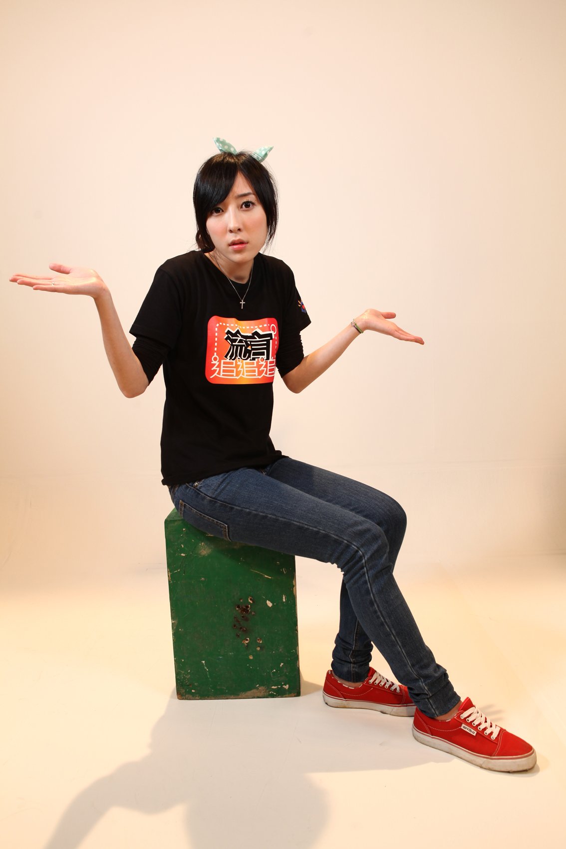  p>蔡颐榛,本名蔡宜臻,艺名五熊,1987年8月23日出生于台湾台北市,中国