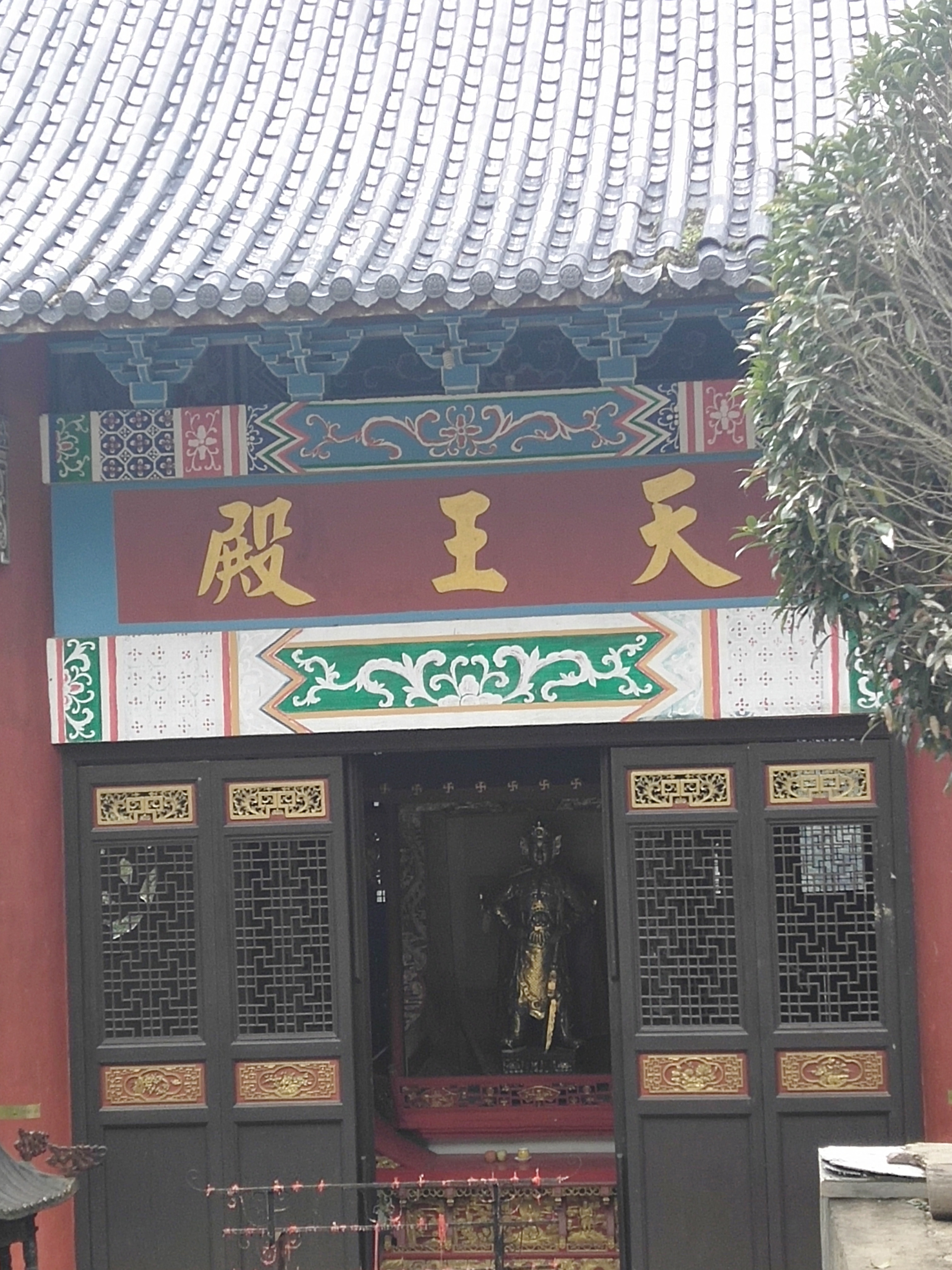  p>栖霞寺,位于浙江省诸暨市岭北镇新阳村.