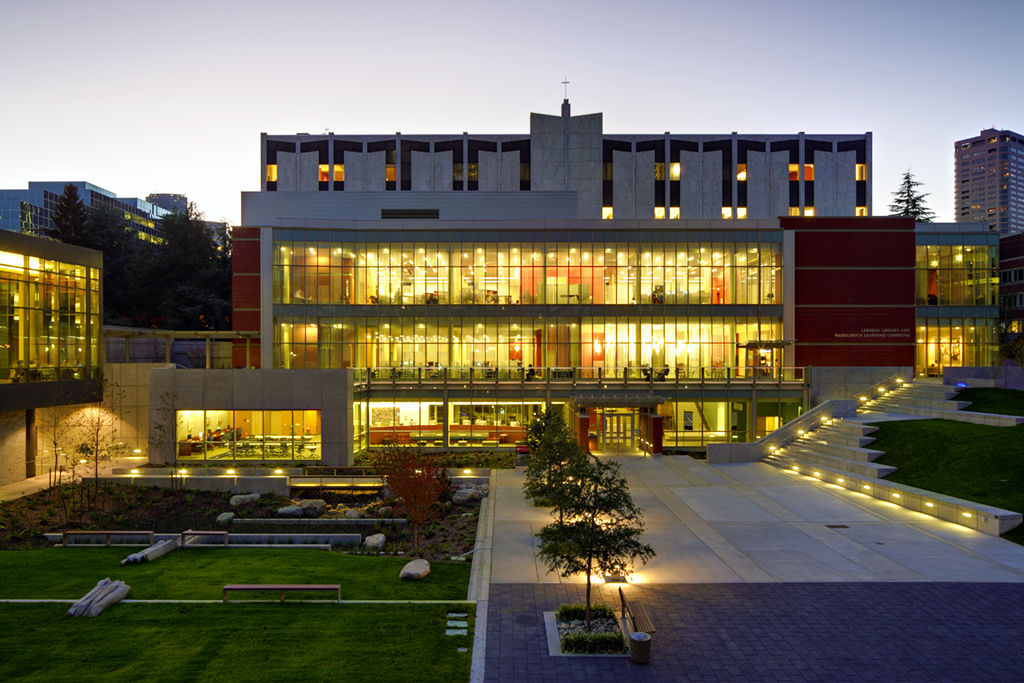 university)位于西雅图市中心,始建于1891年,是一所位于美国 a href="