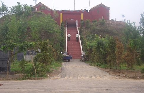  p>毓秀台,位于河南省许昌市建安区张潘镇国家级森林公园上,与辰钟楼