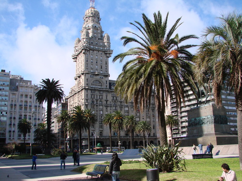  p>蒙得维的亚市(西班牙语:montevideo),是 a target="_blank" href="