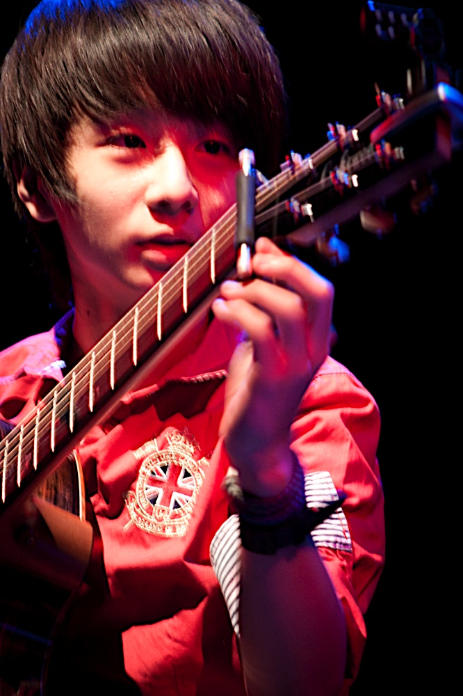  p>郑成河(1996年9月2日),原名郑晟河(2013年12月28日经纪人微博纠正)