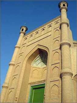 <p>库车大寺外景