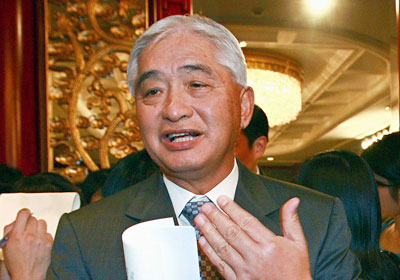  p>荣智健,1942年(壬午年)1月31日出生于上海,毕业于天津大学.