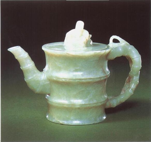  p>竹筒形青玉执壶,明代文物,此壶现藏故宫博物院.