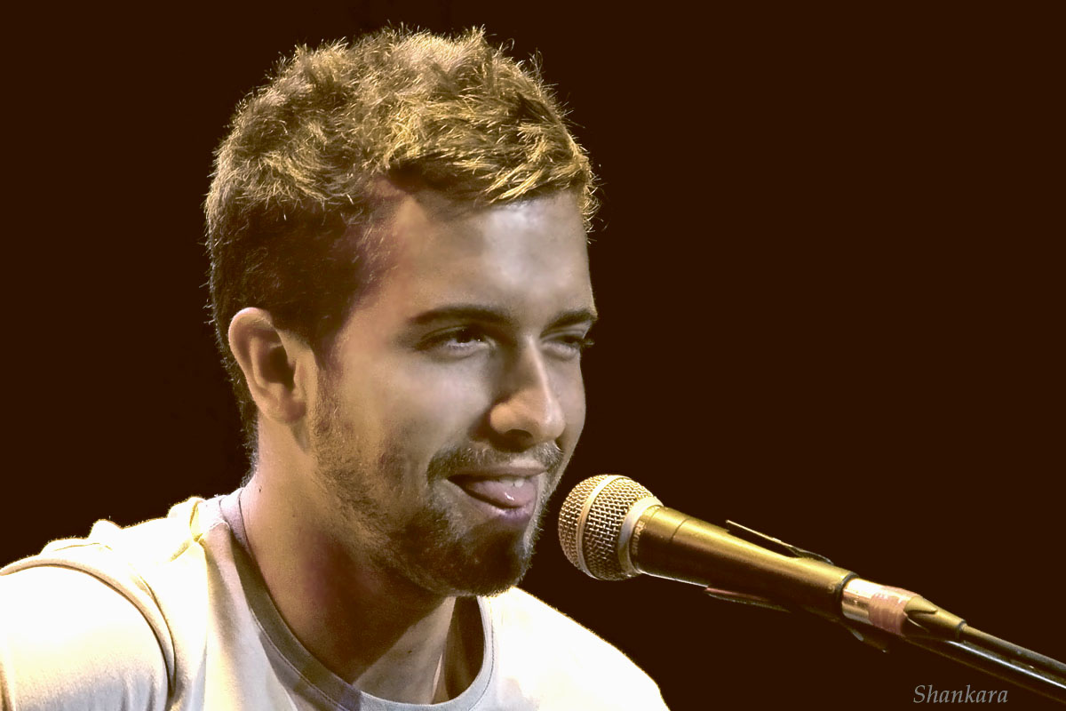 是一位西班牙创作型 a target="_blank" href="/item/歌手/16693"