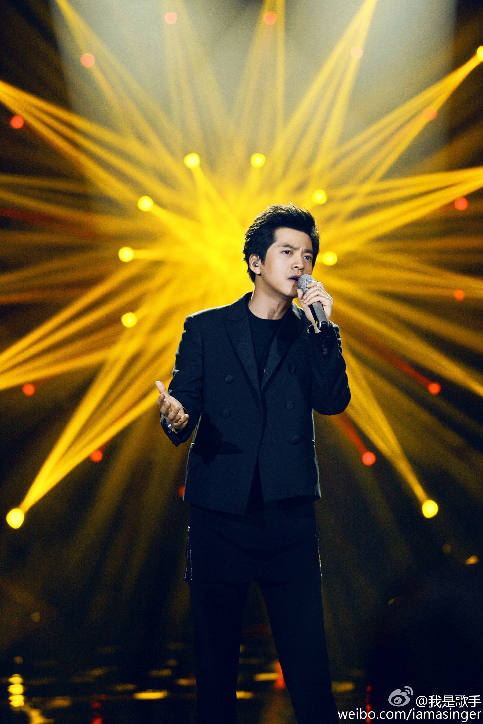  p>李健,1974年9月23日出生于黑龙江省哈尔滨市,中国内地流行乐男歌手