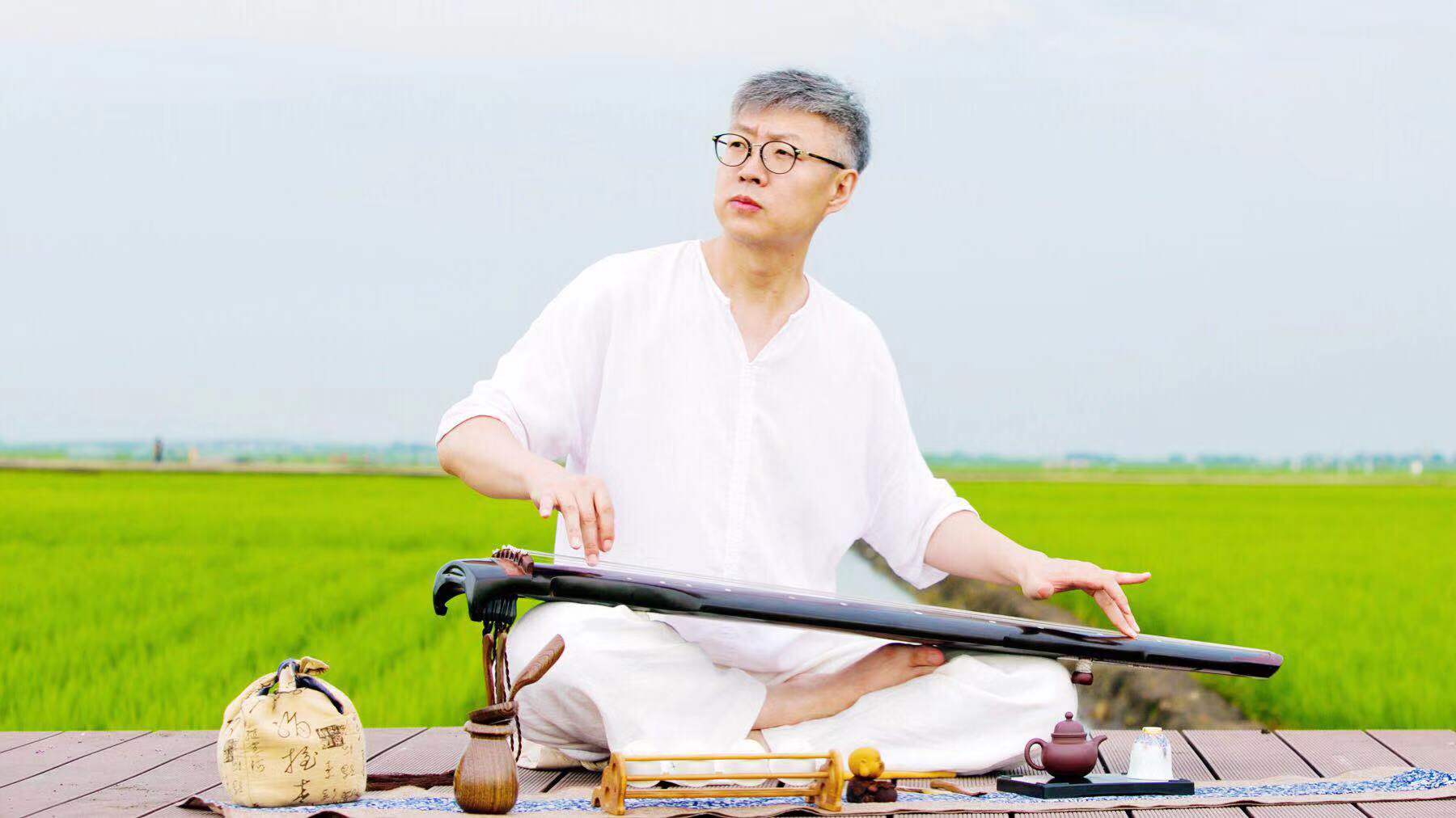 出生于黑龙江哈尔滨市,音乐人,黑龙江省民俗文化研究会古琴协会的会长