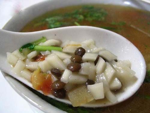  p data-id="gnywgv4t05">扁豆面旗子是新疆回族人独有的传统佳肴