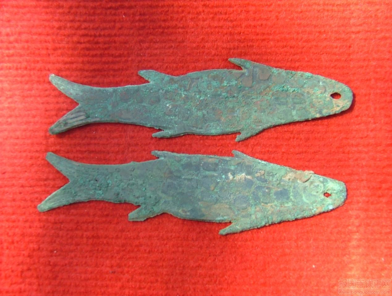 data-id="gnbldyu1cp">鱼币是殷商中期的货币,是青铜材质的鱼形钱币
