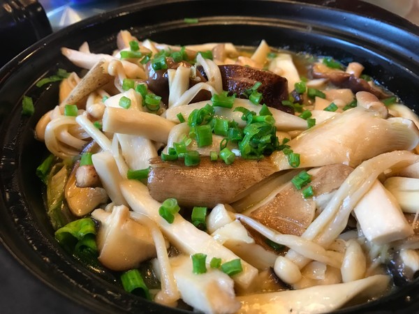 美味杂菇煲