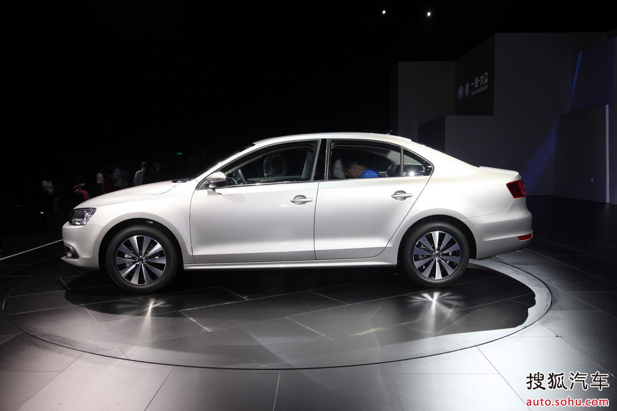  p>大众速腾自2006年上市以来,便以圆润的线条,动感的比例展现出德国
