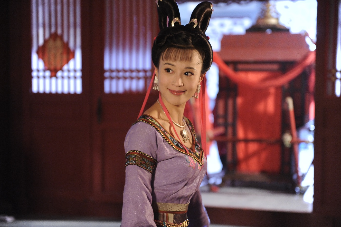 于浙江省金华市浦江县,毕业于浙江省艺术学院越剧表演班,中国女演员