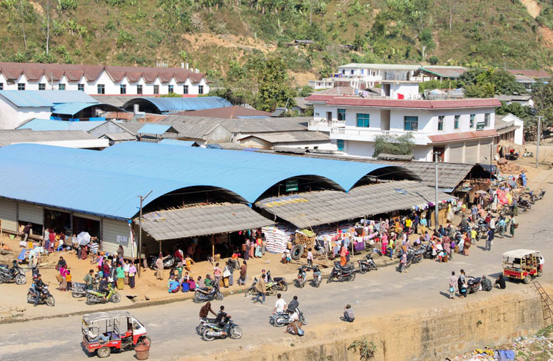 >的一个小城市,位于 a target="_blank" href="/item/克钦邦/5004990"