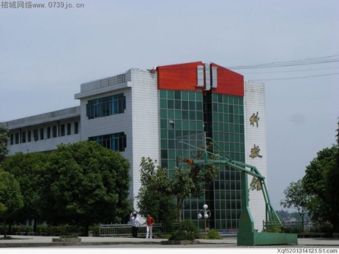  p data-id="gnwlooq66v">洞口三中坐落在文化底蕴深厚的湖南名镇