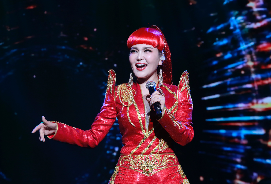 乌兰图雅"花开四季"巡回演唱会