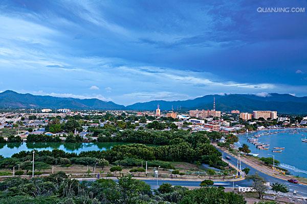 玻利瓦尔共和国 /b>(西班牙语:república bolivariana de venezuela)