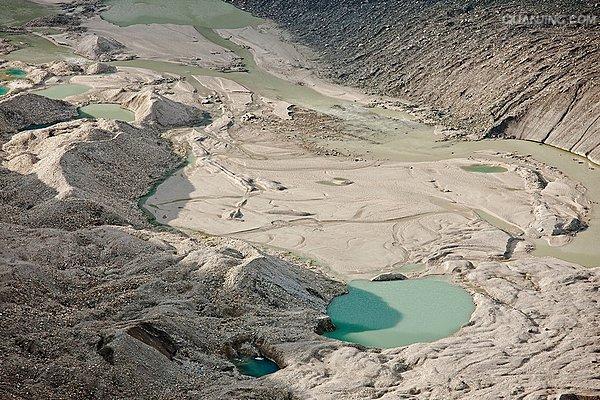  p>冰碛(moraine),在 a href="#">冰川堆积作用 /a>过程中,所挟带和