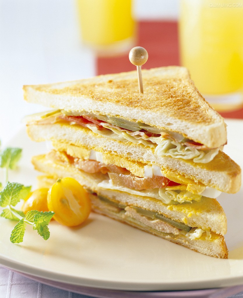 鸡蛋培根三明治