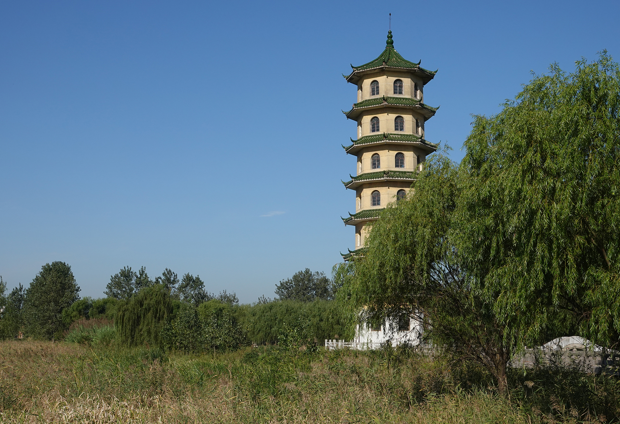  p>大纵湖旅游景区位于江苏 a href="#" data-lemmaid="5096789">盐城