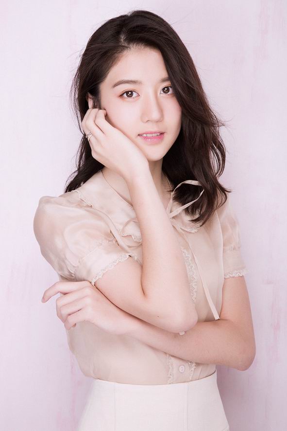  p>李凯馨,1999年10月12日出生于中国台湾,新加坡籍华裔影视女演员