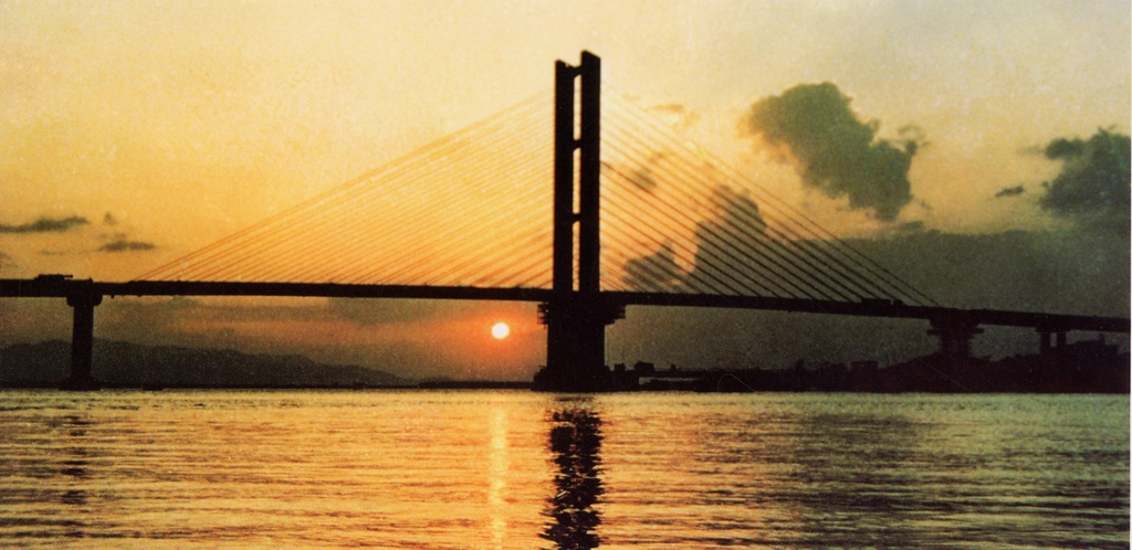  p>广东九江大桥是一座横跨中国 a href="#" data-lemmaid="32356">