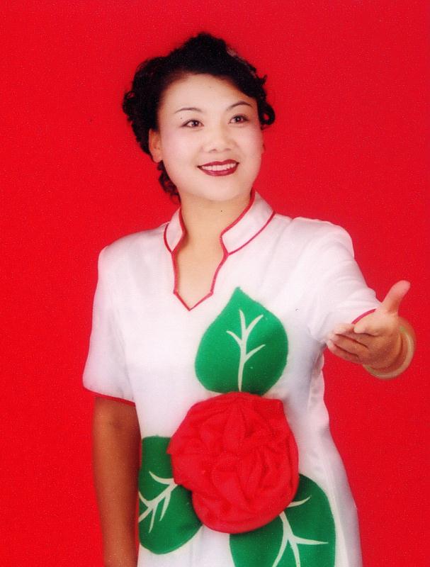 女,汉族,中共党员,出生于1964年11月26日,祖籍山西省忻州市五寨县