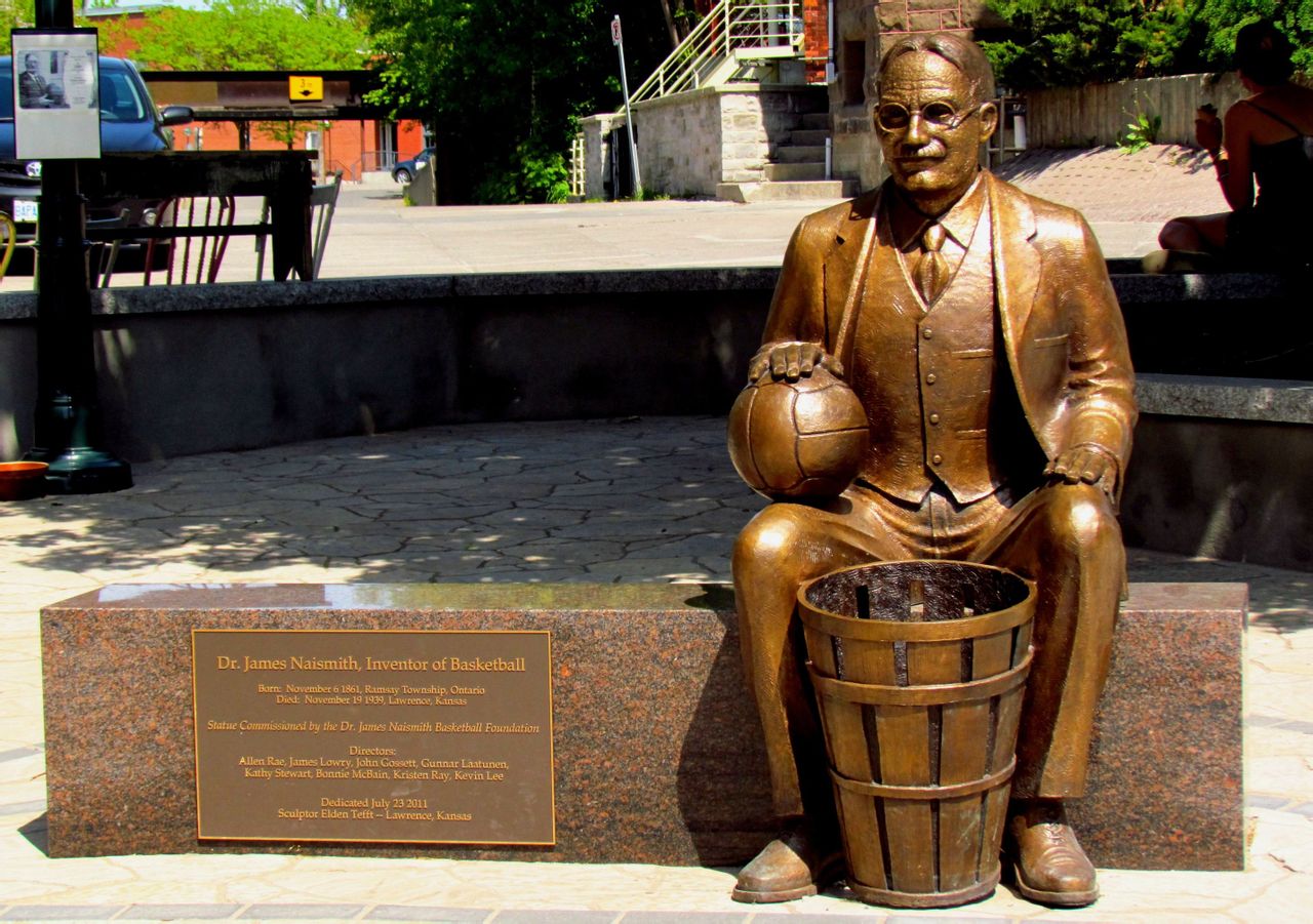 p data-id="gnx40377ju">詹姆斯·奈史密斯(james naismith,1861年11