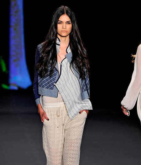  p>谭燕玉,vivienne tam,生于1957年11月28日,是一国际著名的女性时装