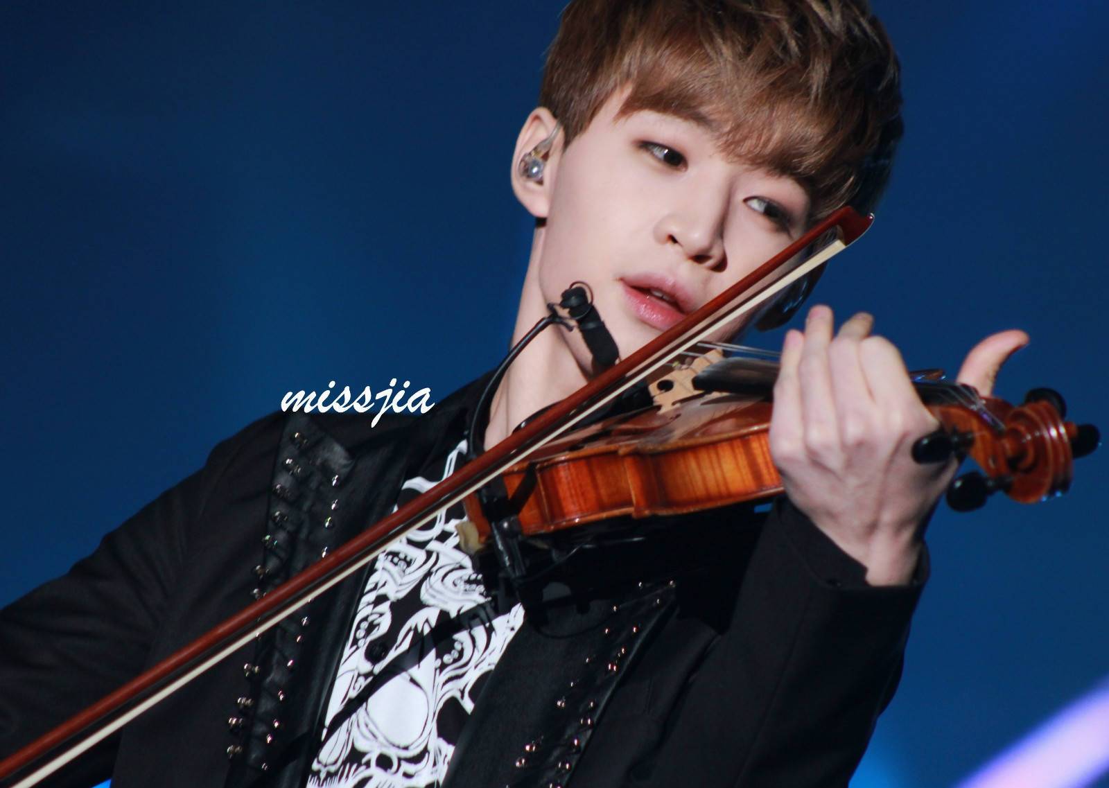  p>刘宪华(henry lau),1989年10月11日出生于加拿大,就读于伯克利音乐