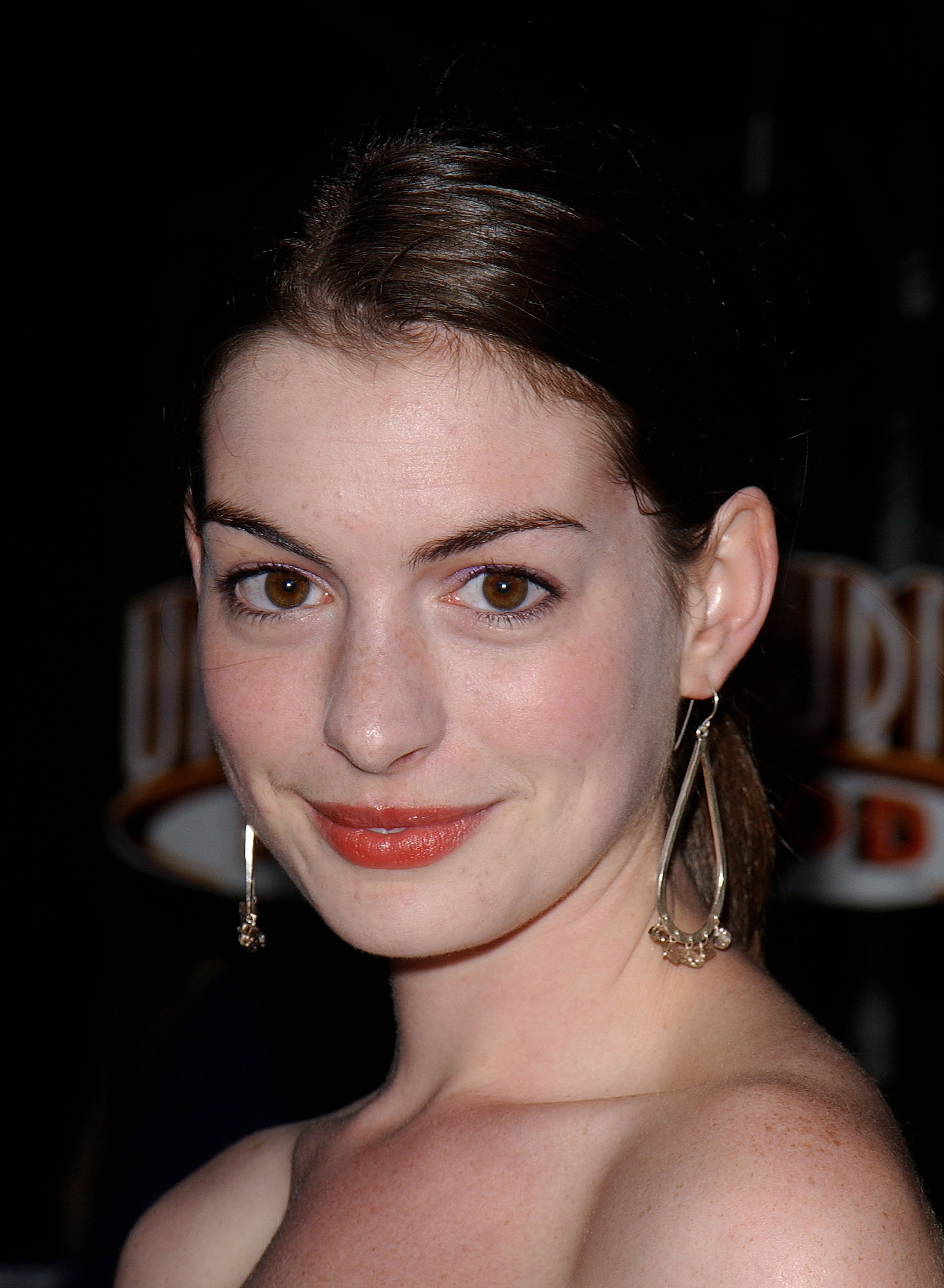  p>安妮·海瑟薇(anne hathaway),1982年11月12日出生于美国纽约州
