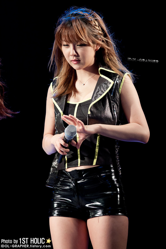  p>赵贤荣(         ),1991年8月11日出生于韩国.