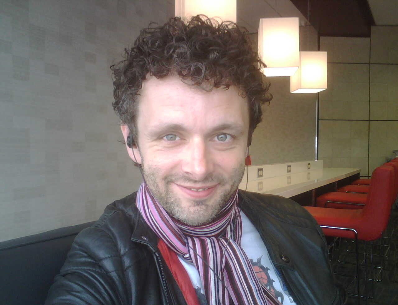  p>迈克尔·辛 i>(michael sheen) /i>,英国演员,1969年2月5日出生于