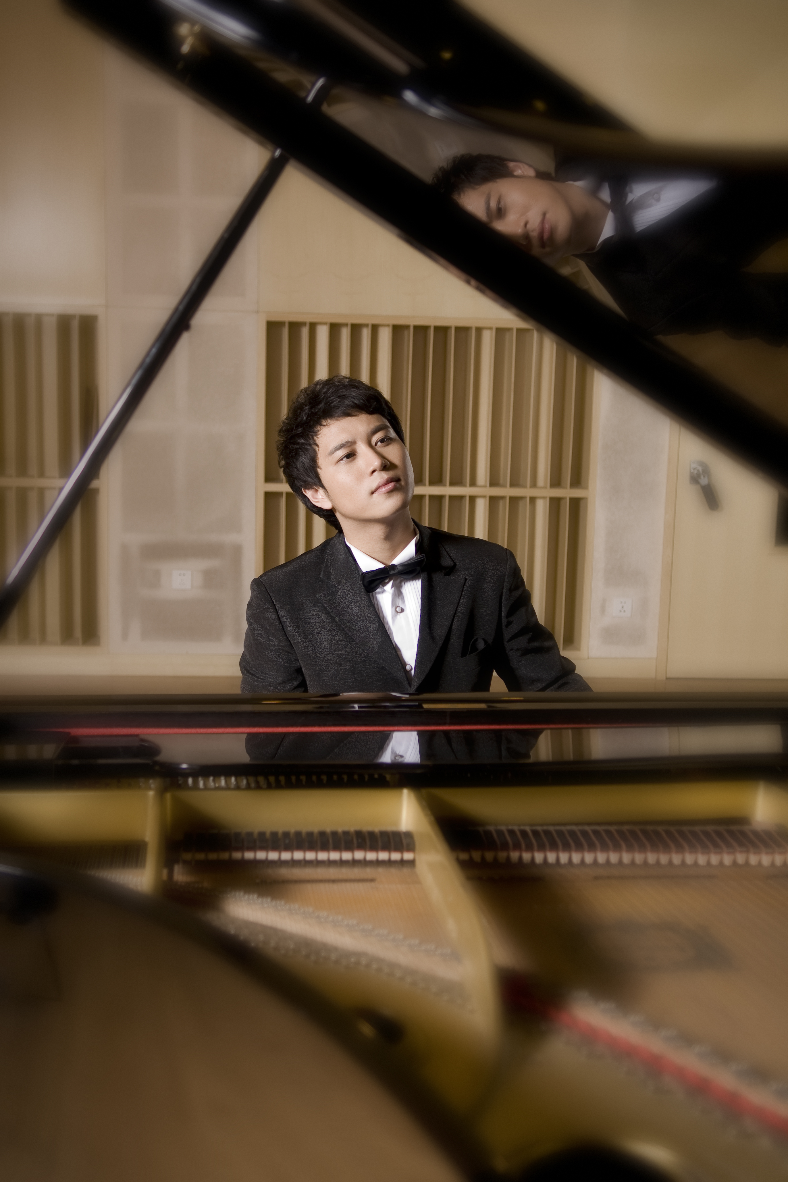  p data-id="gnaqp1emyf">汪洋,男,青年钢琴演奏家,中国聂耳音乐家