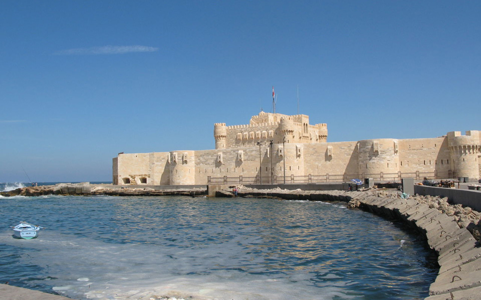  p>阿斯旺水坝位于 a href="#" data-lemmaid="158267">埃及 /a>境内