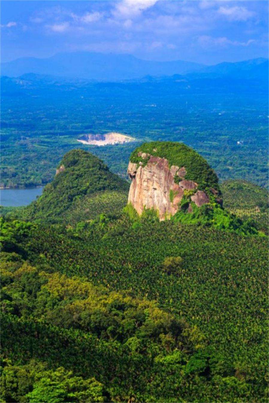 位于琼海市西南12公里处,从岛东高速公路白石岭出口西行仅6公里,距