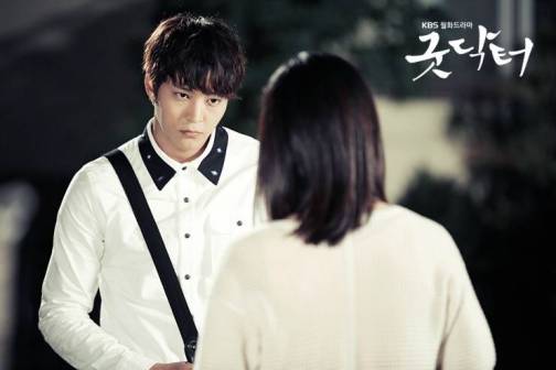 《good doctor》中饰演朴施温（左）