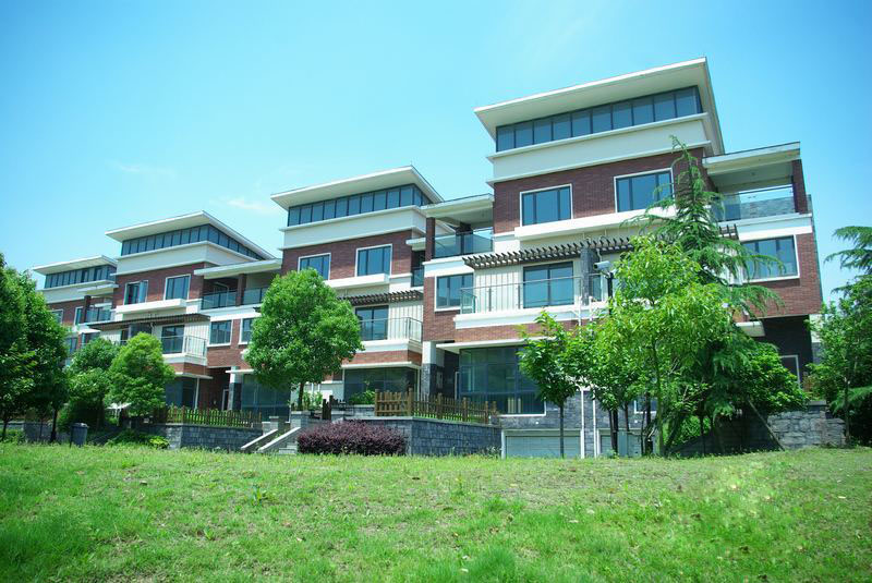  p data-id="gnwp54omhn">颐和南园项目位于江宁区秣陵街道九龙湖路1